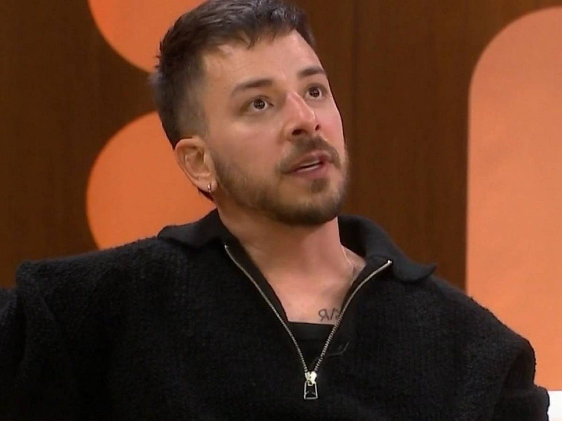 Gay? Junior Lima relembra boatos sobre sua sexualidade e desabafa: “Insegurança”