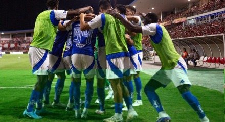 Com direito à pênalti defendido por Cássio, Raposa vence o Galo de Campina e segue na competição nacional