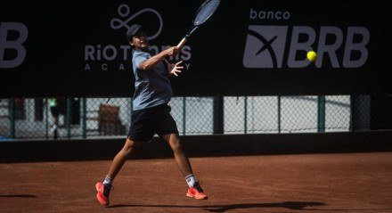 João Hiltner Almeida, atleta da Rio Tennis Academy, do Rio de Janeiro, uma das mais modernas do continente, atingiu uma vaga na semifinal do torneio Cosat 14 anos de Vacaria (RS), com pontos no ranking sul-americano.