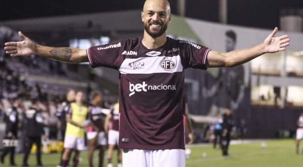 Carlão, atacante da Ferroviária