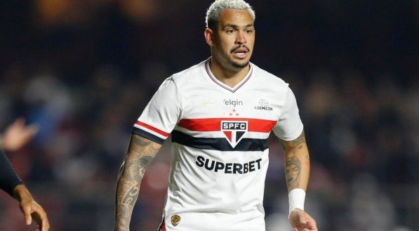 Luciano concentrado em jogo do São Paulo