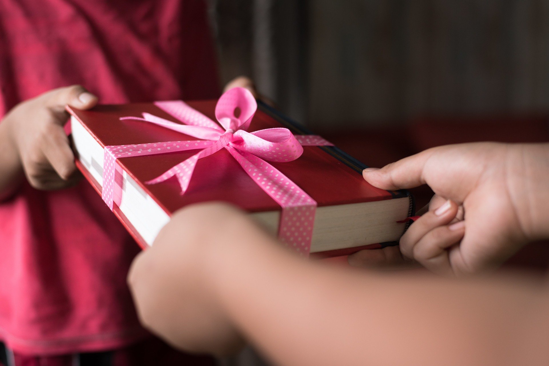 6 livros para presentear alguém que você ama (e emocionar de verdade)