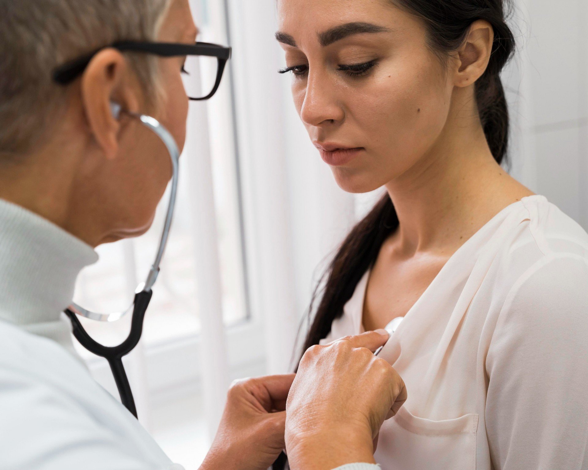 Dor torácica na emergência: cardiologistas explicam por que acelerar o atendimento é crucial