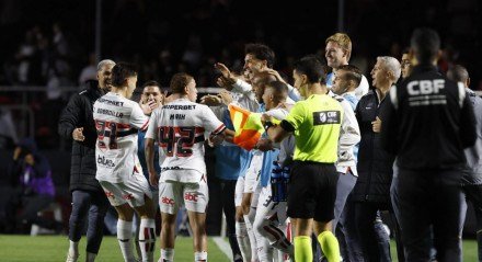 Bobadilla e Sabino fizeram os gols da partida. 