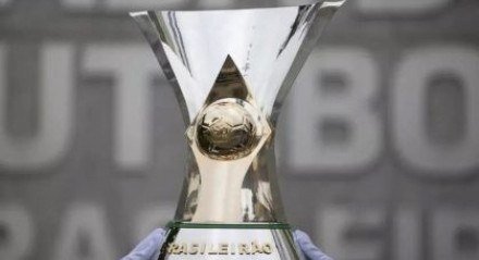 A Confederação Brasileira de Futebol (CBF) anunciou, na última sexta-feira (08), que os campeonatos masculinos e femininos serão paralisados durante a realização da Copa do Mundo Feminina, realizada no Brasil, em 2027.