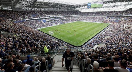 Contratado recentemente e considerado um dos reforços mais aguardados, o jogador ainda busca adaptação ao futebol europeu