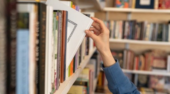 Livros na estante