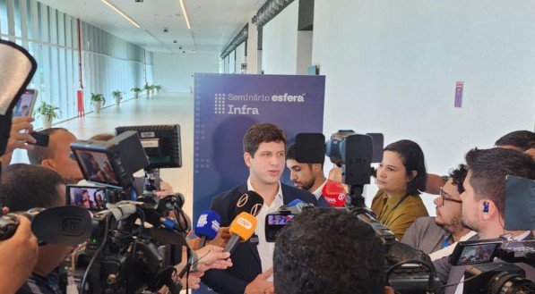 João Campos participou do seminário Esfera Infra, no Recife