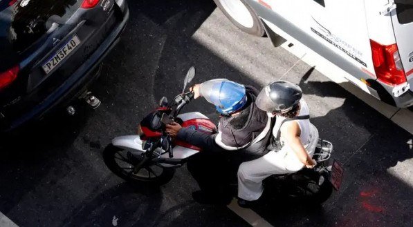 Mototáxi por aplicativos é tragédia anunciada, diz pesquisador do Ipea