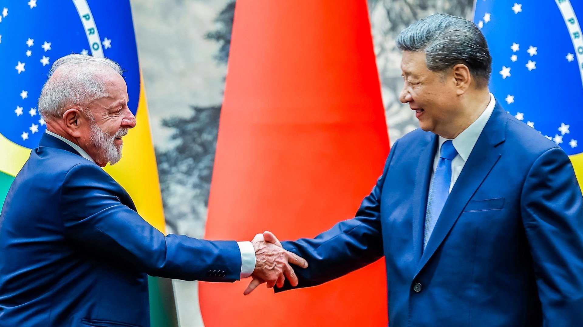 Lula se encanta com possibilidade de ser parceiro da China que só deseja vender produtos para o maior mercado da América Latina