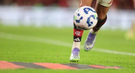 Nas redes sociais, diversos torcedores apontaram falha do jogador na jogada que resultou no gol do ex-rubro-negro Gabriel
