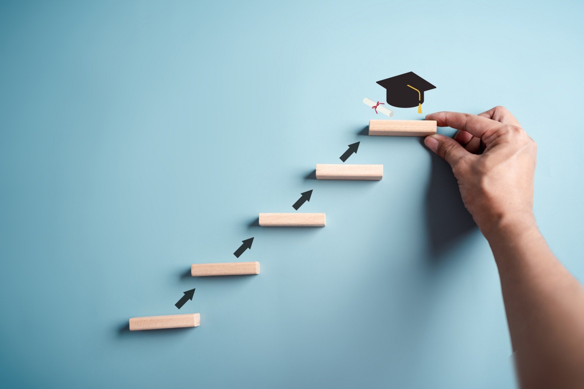 Por que seu comportamento pesa mais que seu diploma na hora da demissão? Descubra o que o mercado exige em 2025