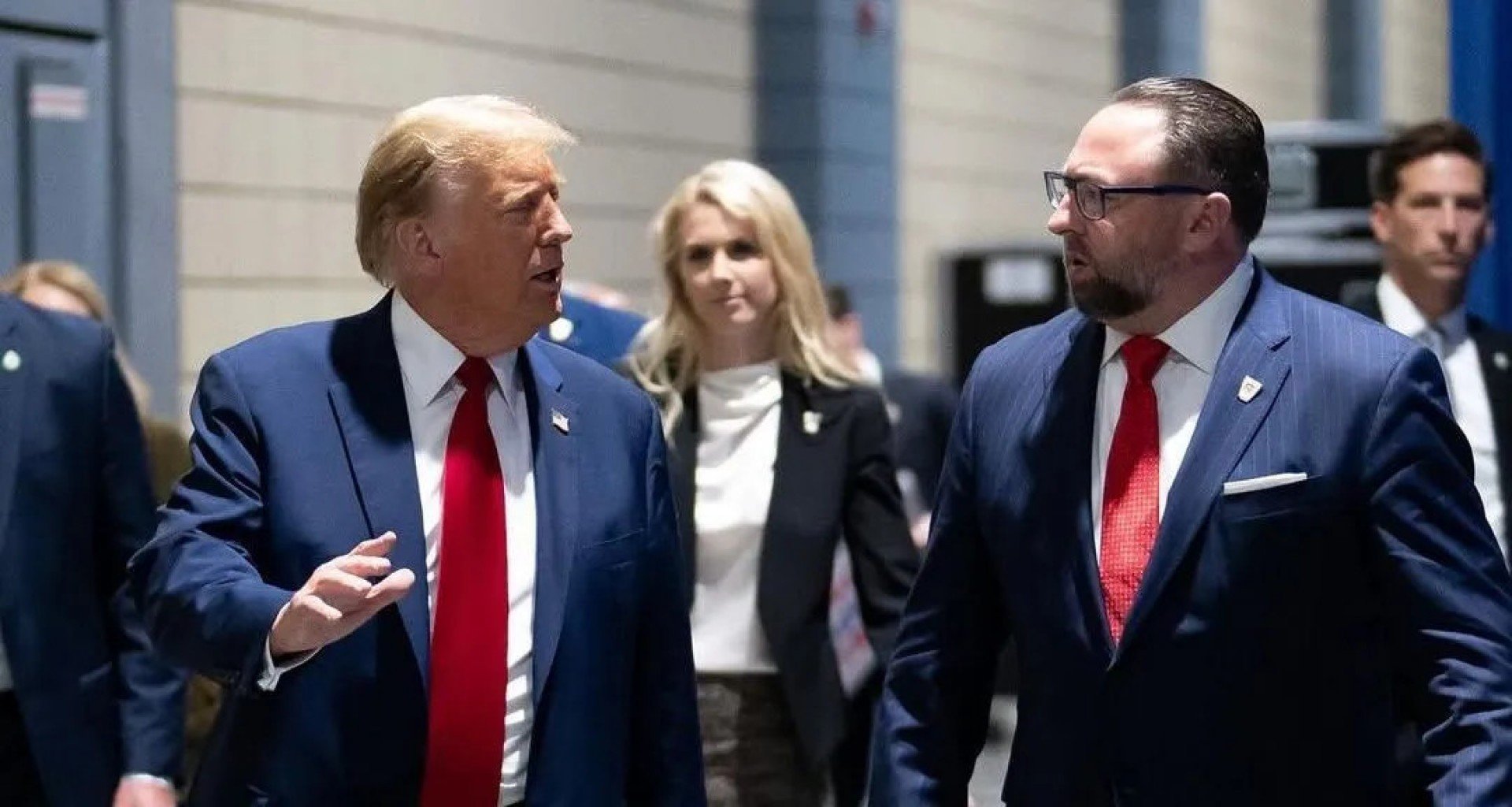 Conselheiro de Trump diz que não vai parar até que Jair Bolsonaro 'esteja livre'