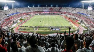 O São Paulo renovou, neste domingo (10), o contrato do zagueiro Alan Franco, até o final de 2028. O novo vínculo foi assinado no CT da Barra Funda, na Capital Paulista.