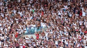 Imagem da torcida do Santa Cruz na Arena de Pernambuco