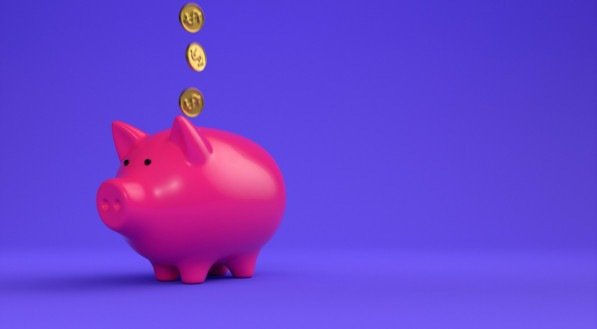Imagem de um cofrinho com moedas