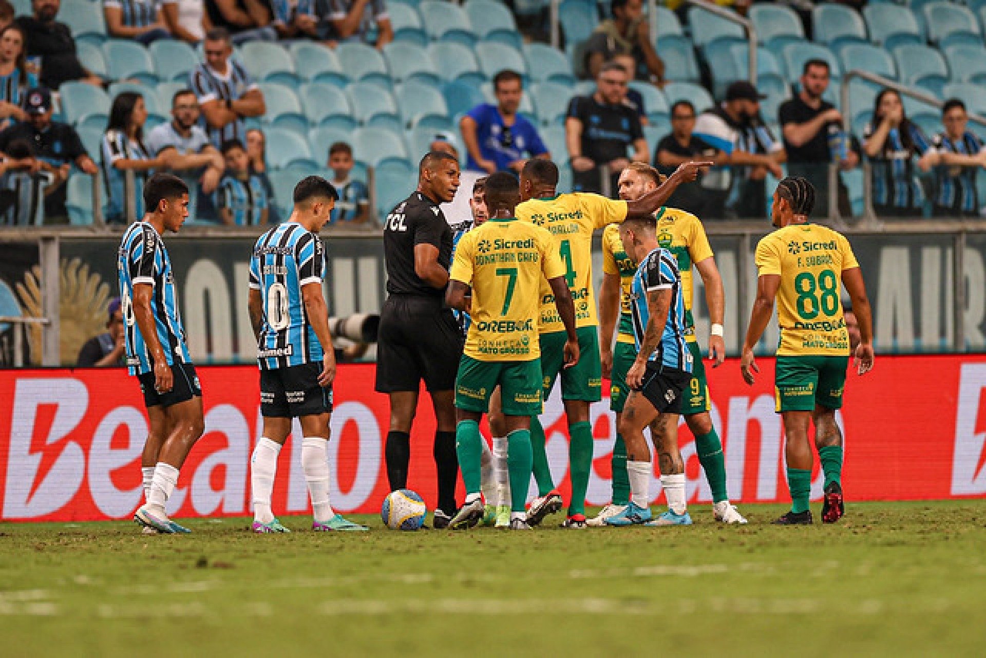Cuiabá anuncia a contratação de treinador campeão da Libertadores e ex-Seleção Brasileira