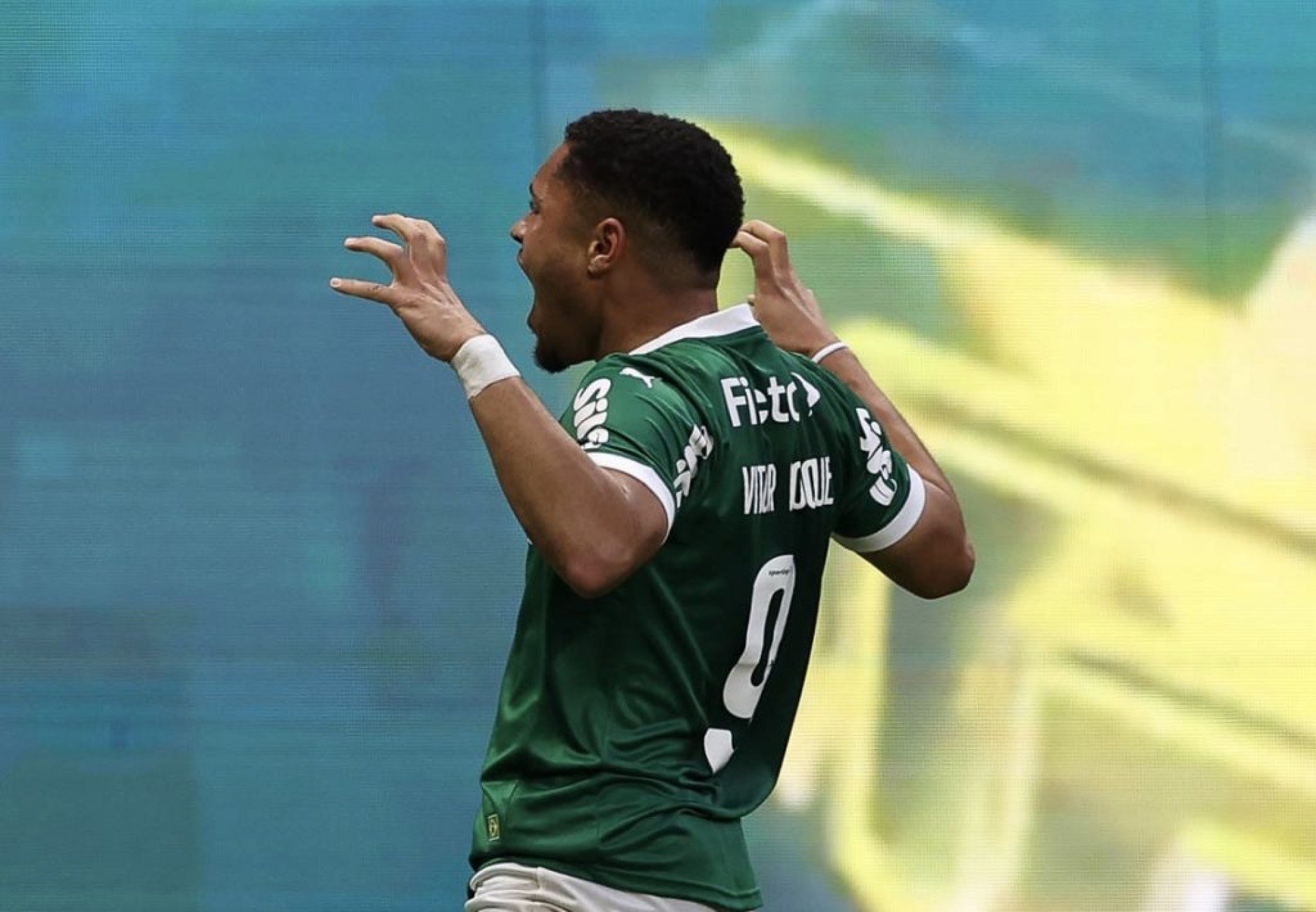 Vitor Roque marca no Allianz pela primeira vez em virada do Palmeiras