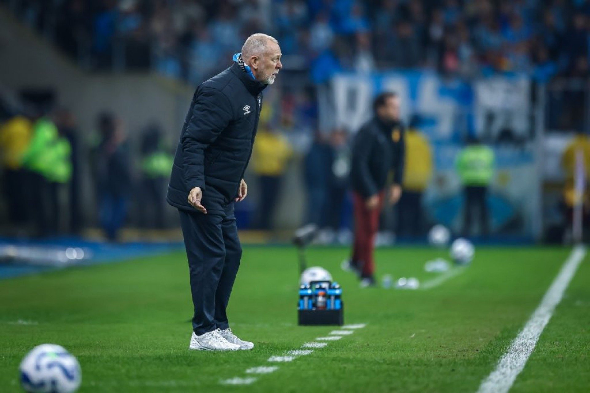 Reunião nesta segunda deve definir futuro de Mano Menezes no comando do Grêmio