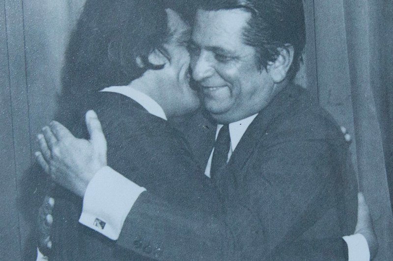 Jarbas Guimarães é cumprimentado por José Francisco de Moura Cavalcanti, governador de Pernambuco