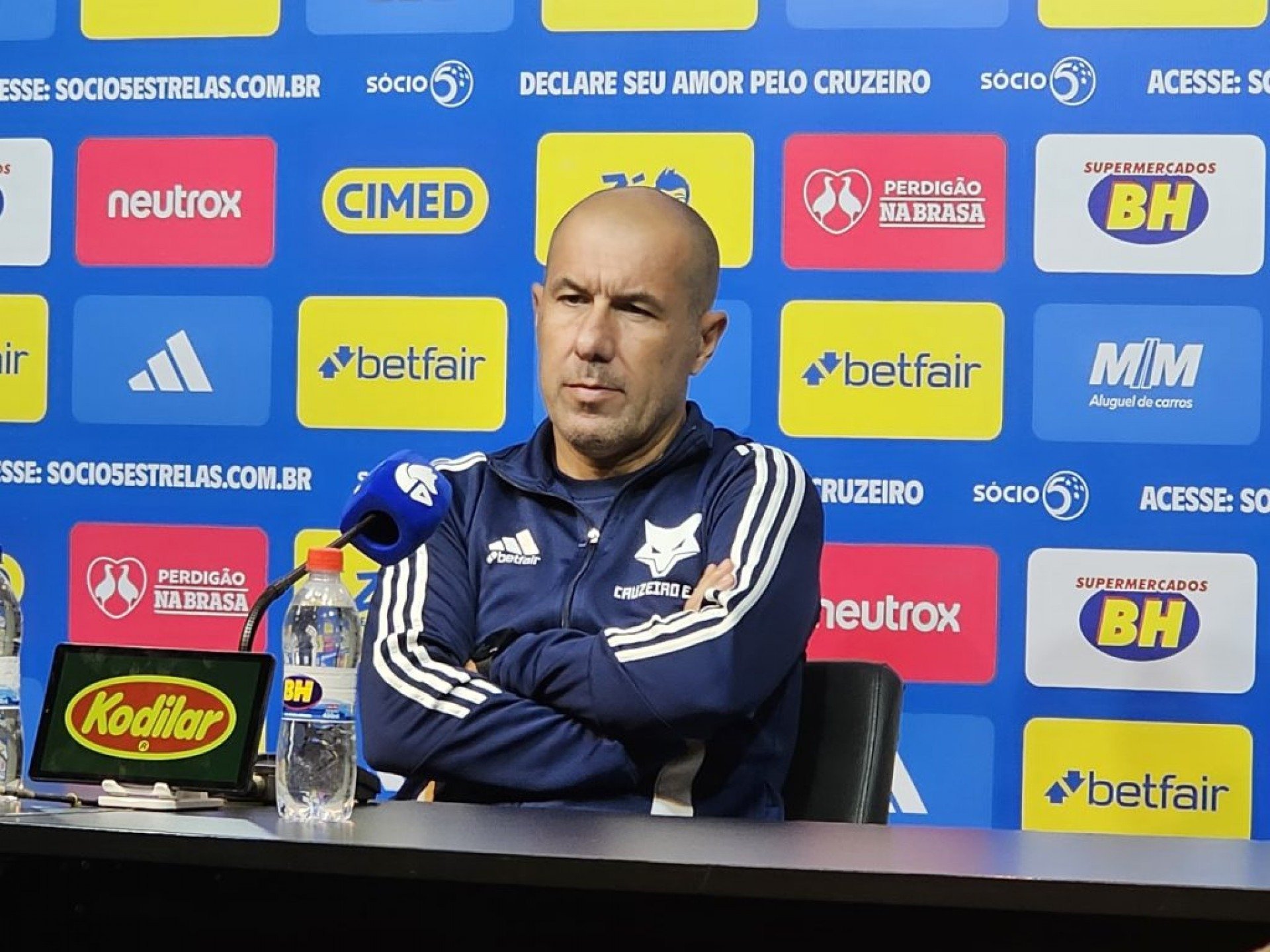 Jardim dispara contra arbitragem e exige mais respeito ao Cruzeiro