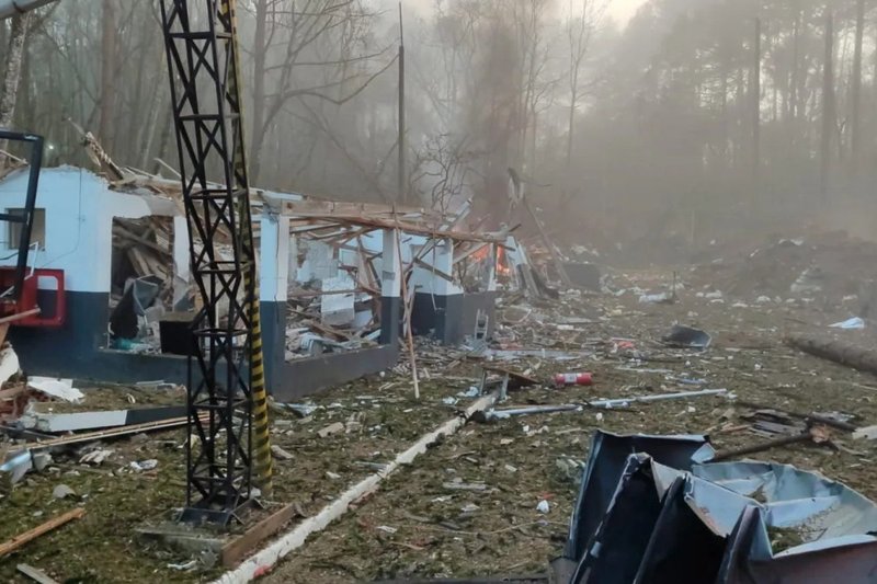 Imagem da fábrica após explosão no Paraná