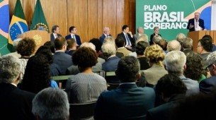 Vice-presidente e ministro da Indústria, Geraldo Alckmin, apresentou medidas de apoio a setores afetados e defendeu negociação direta com os EUA
