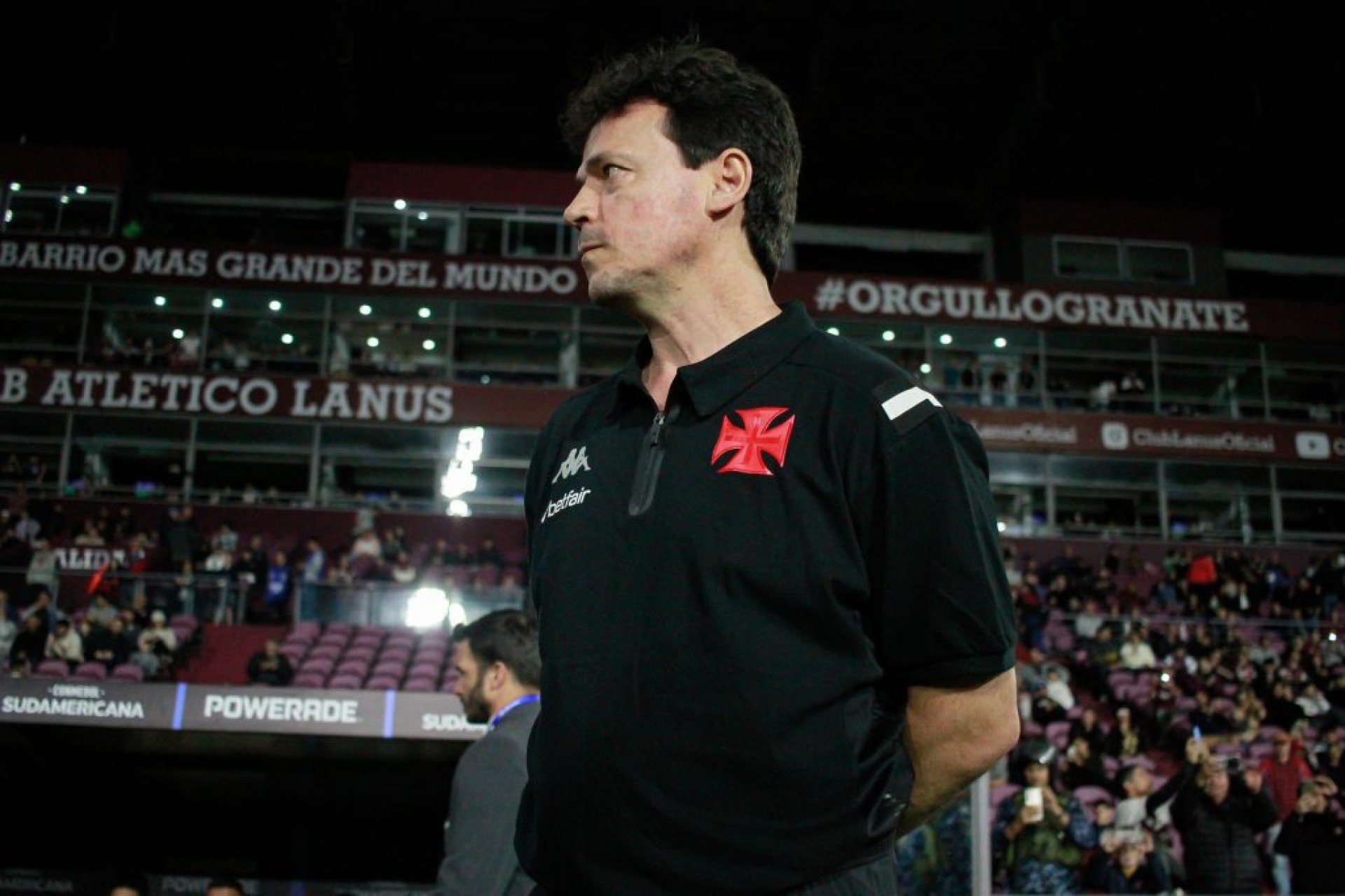 Vasco encaminha venda de jogador titular para a Europa por valor milionário