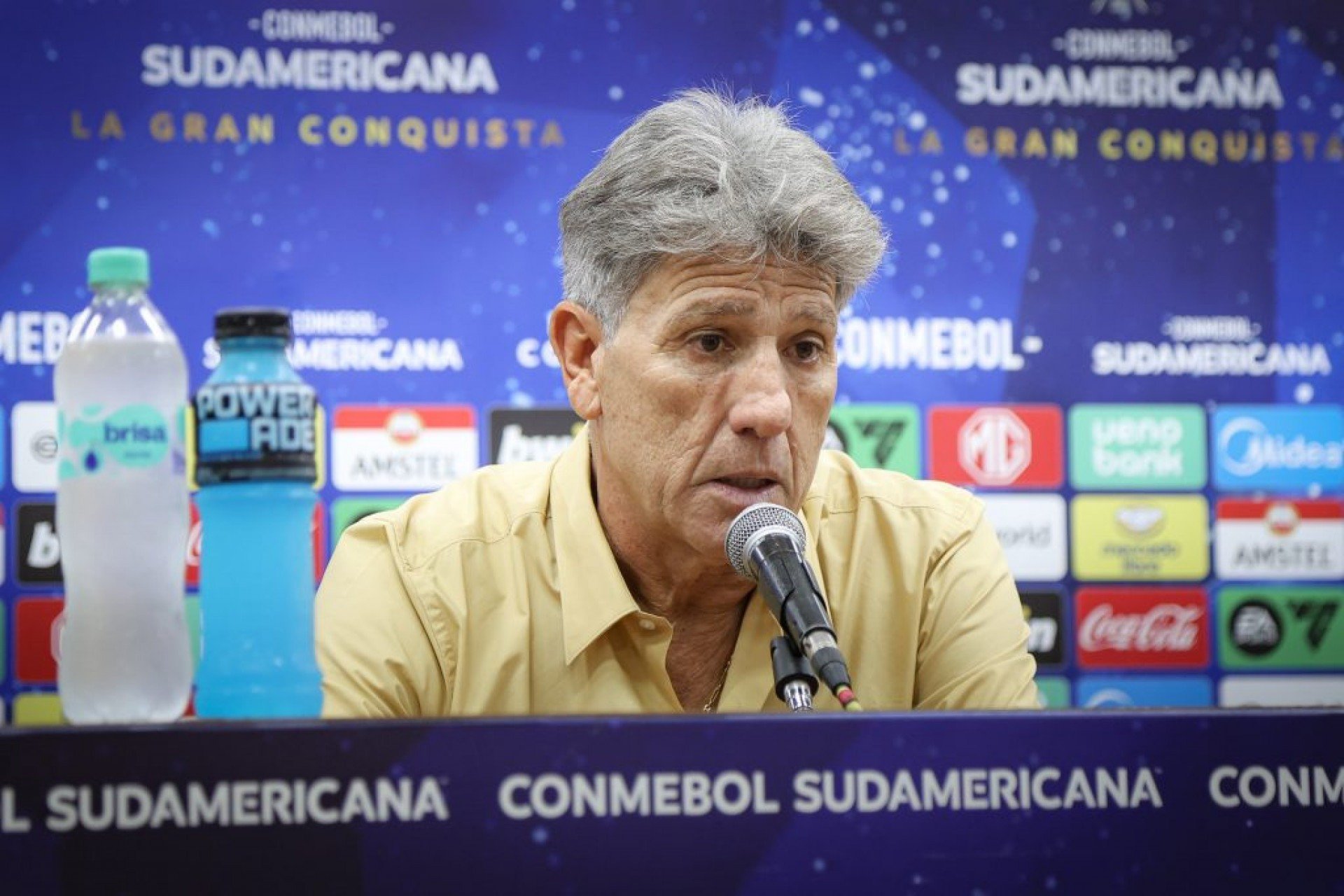 Fluminense segue ativo no mercado e Renato Gaúcho elogia novo reforço