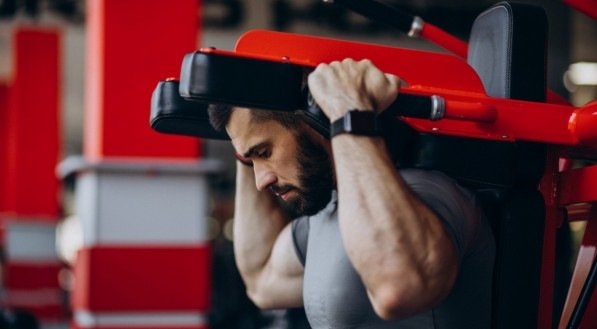 Xixi escuro após treino pesado? Fique atento à rabdomiólise, doença que pode parar seus rins