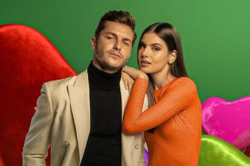 Camila Queiroz e Klebber Toledo apresentam Casamento às Cegas 