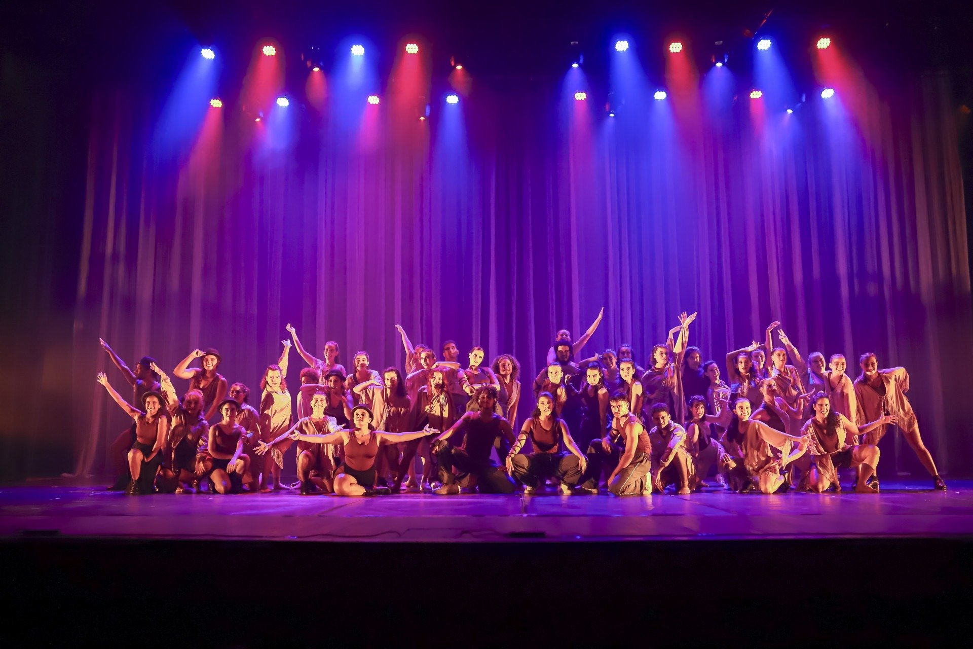 Aurora entre Vias e Vidas: Recife vira personagem em espetáculo que mistura dança, poesia e memória