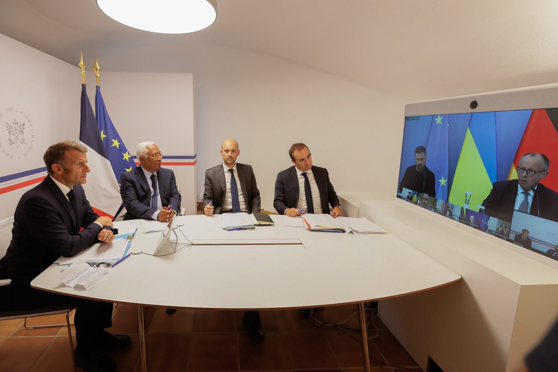 União Europeia pode flexibilizar sanções contra Rússia se acordo de cessar-fogo na Ucrânia for atingido