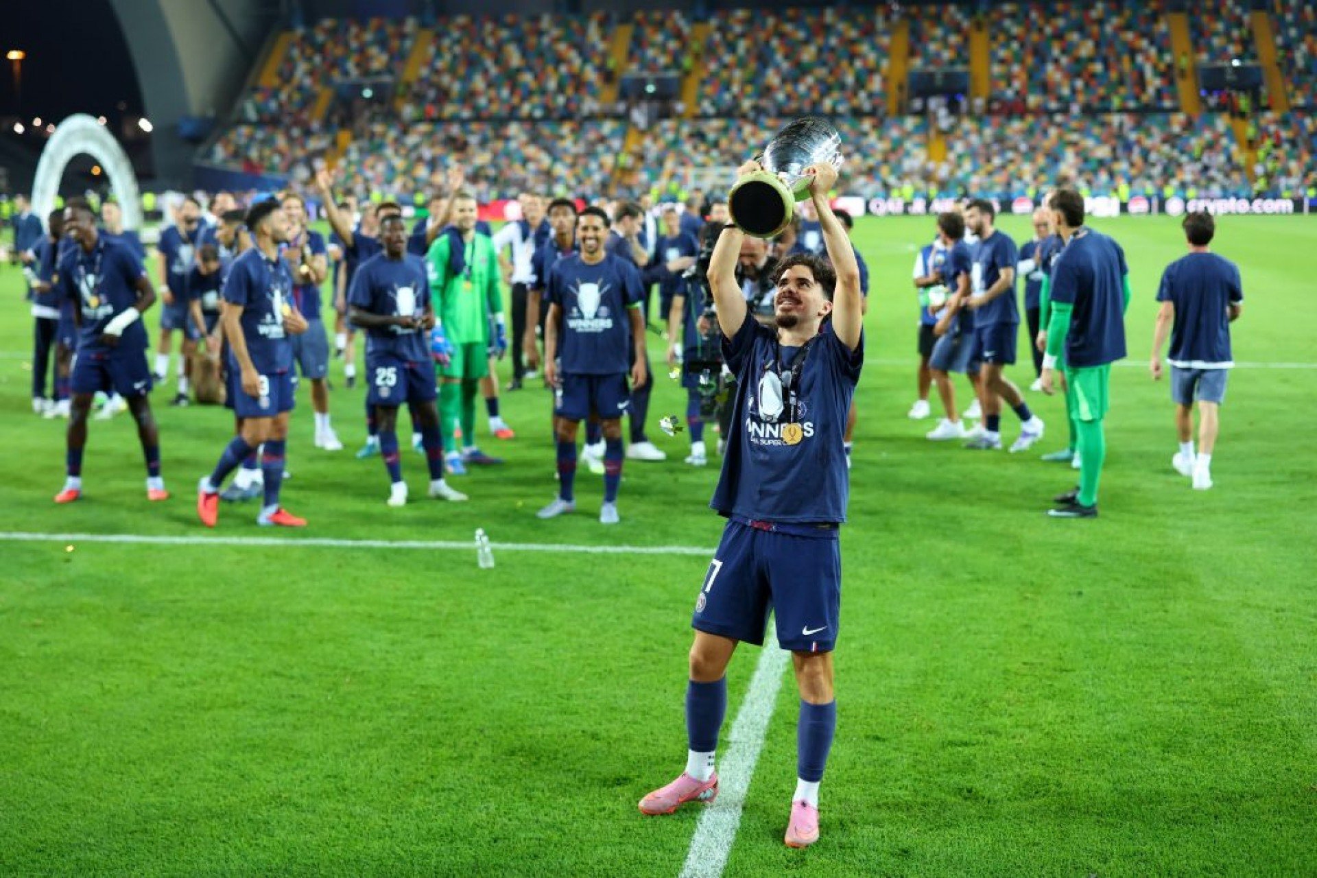 Após conquistar a Supercopa, Vitinha reconhece dificuldade de enfrentar Tottenham: “Nos derrubou”