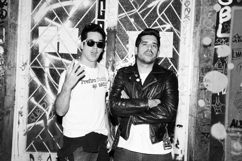 Rogério Flausino e Wilson Sideral cantam Cazuza no projeto RioMar Encontros