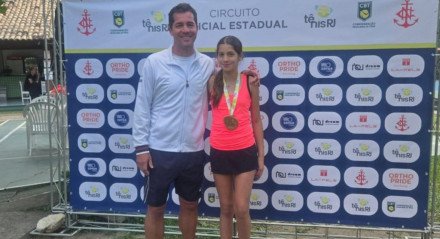 Dois atletas da Rio Tennis Academy, das mais modernas academias de tênis do continente, conquistaram títulos, nesta semana na 6ª etapa do Circuito Estadual do Rio de Janeiro realizado em Niterói (RJ).