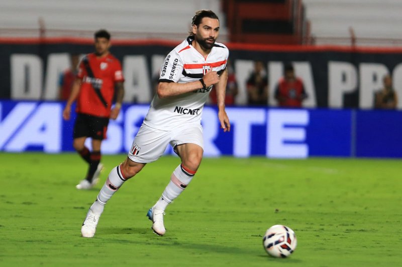 Léo Gamalho, atacante do Botafogo-SP