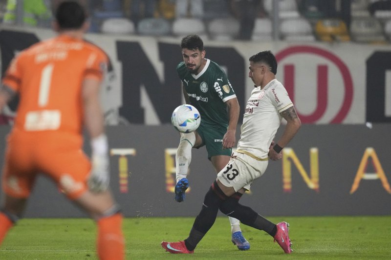 Flaco López foi um dos destaques do Palmeiras contra o Universitario, no Peru