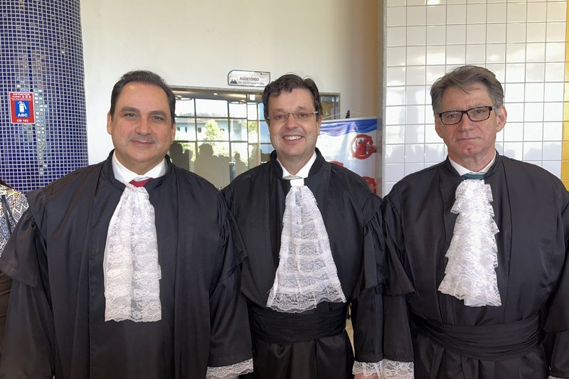 Desembargadores Evandro Magalhães , Stenio Neiva e André Rosa, em evento no TJPE