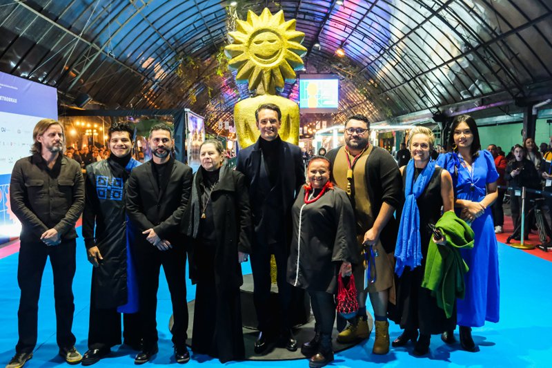 Homenageado Kikito de Cristal, ator Rodrigo Santoro e equipe do do Longa-metragem Hors-Concours "O Último Azul" no 53º Festival de Cinema de Gramado