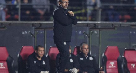 Retrospecto de Cléber Xavier no Santos: 15 jogos e pressão até a saída