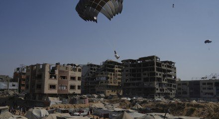 Manifestantes protestam em Israel por cessar-fogo e libertação de reféns