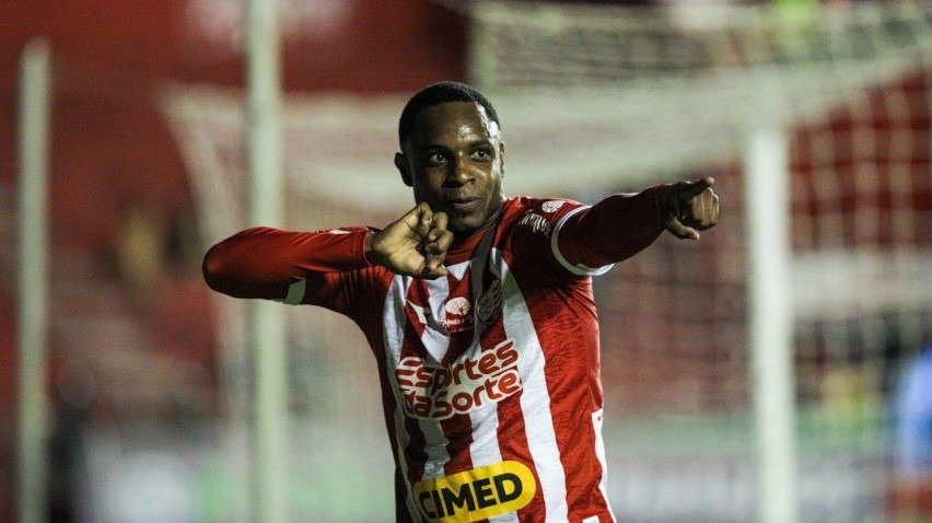 Igor Bolt, atacante do N&aacute;utico