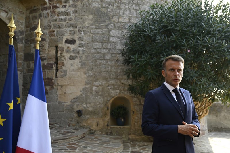 Emmanuel Macron disse que a delegação europeia pedirá a Trump que apoie os planos que elaboraram para reforçar as forças armadas da Ucrânia