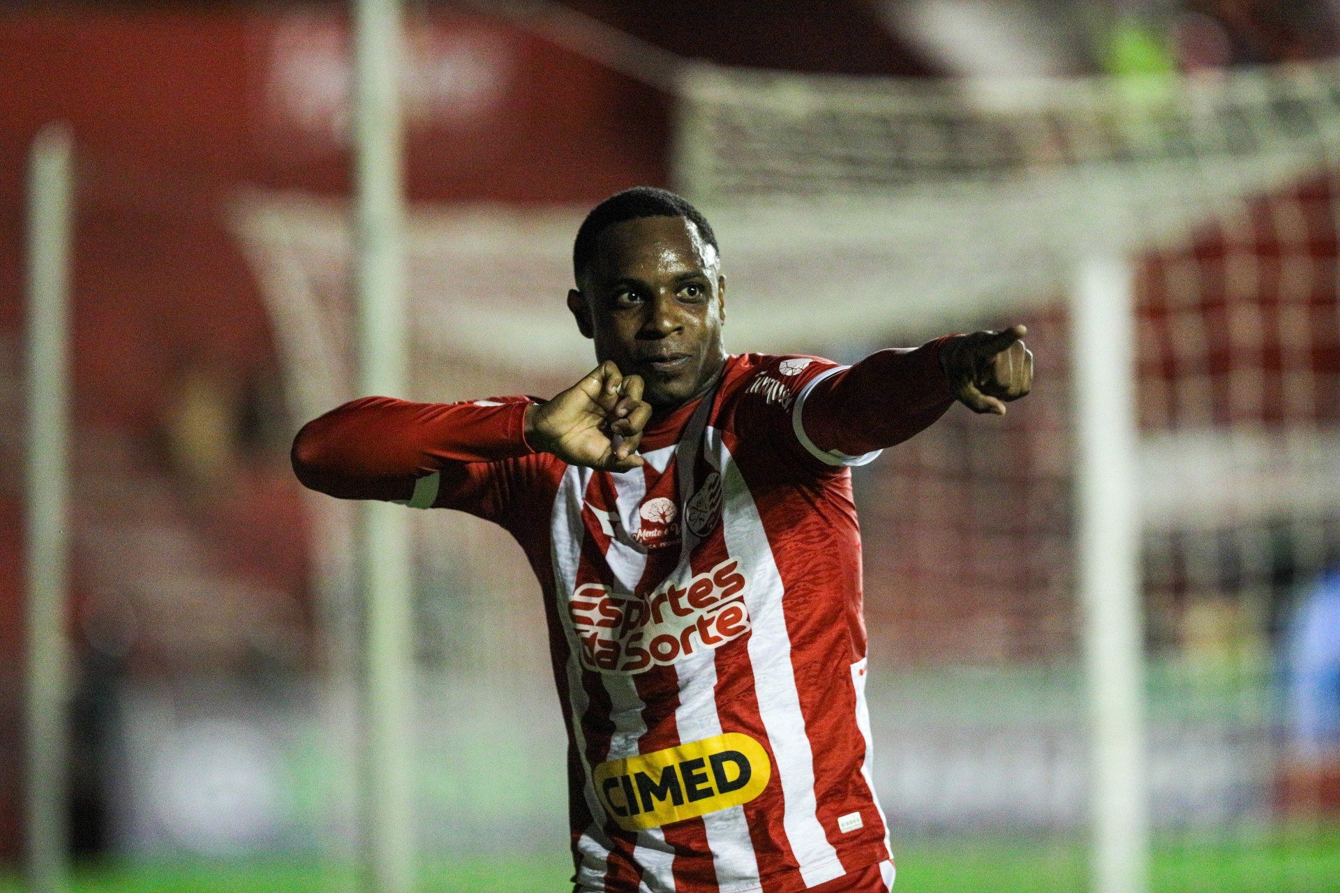 Embalado, Náutico vence Anápolis e conquista classificação antecipada na Série C