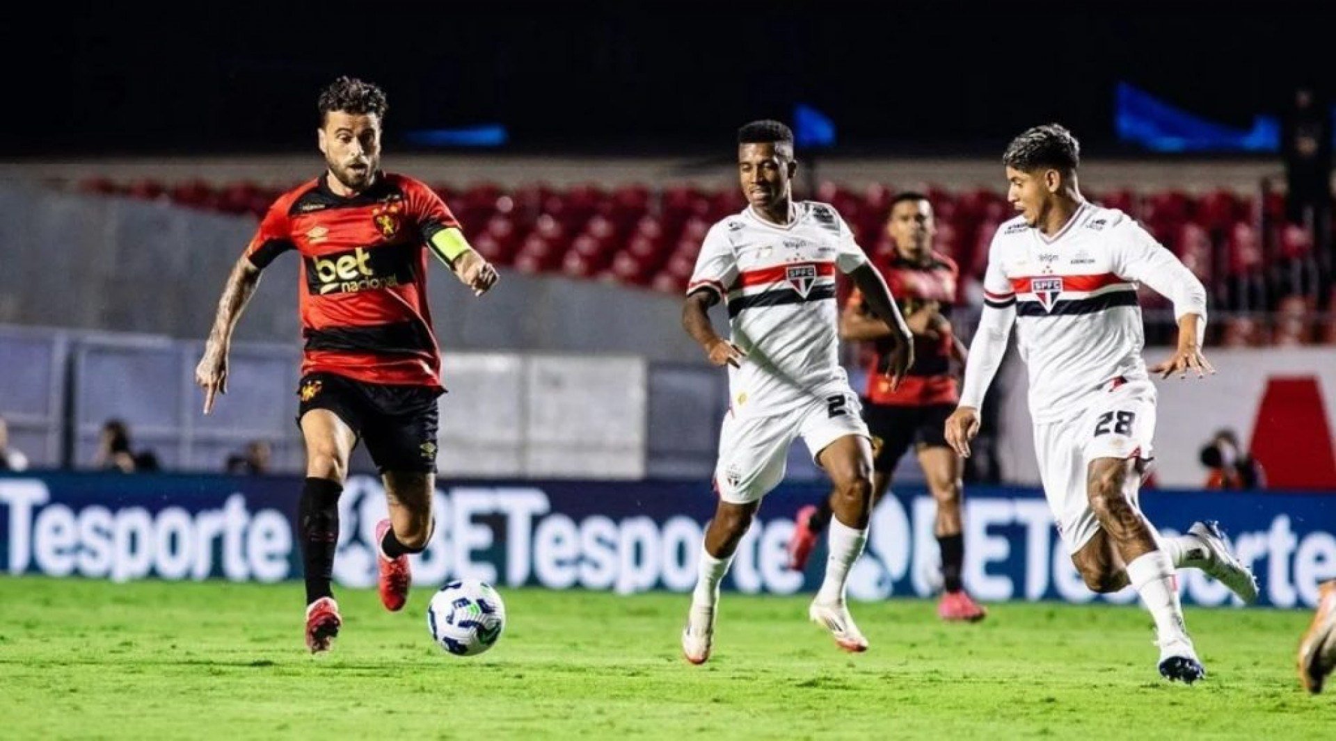 Daniel Paulista lamenta o empate em casa contra o São Paulo