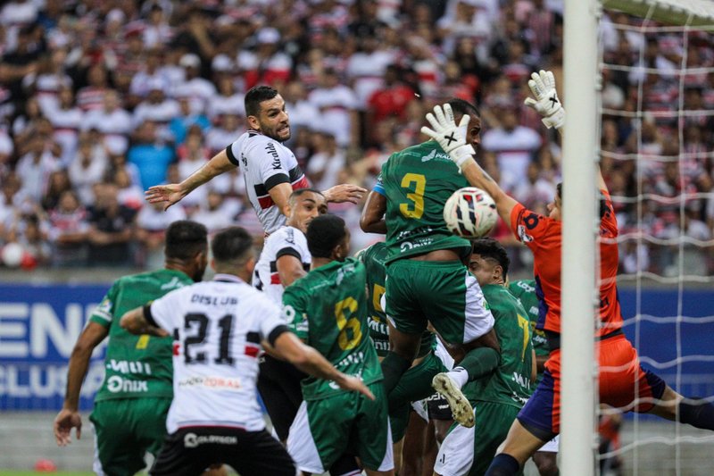 Lance do jogo entre Santa Cruz x Altos pelas oitavas de final da Série D