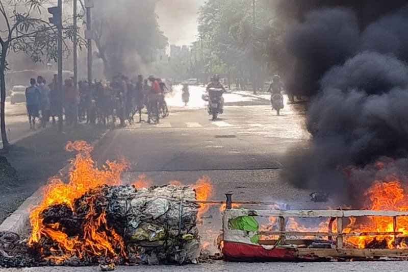 Protesto de carroceiros na Abdias de Carvalho, no Recife