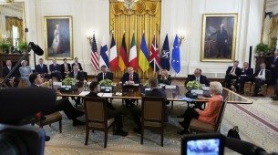 Donald Trump encontra com Keir Starmer, Emmanuel Macron, Giorgia Meloni, Friedrich Merz, Mark Rutte, Volodymyr Zelenskyy, Alexander Stubb e Ursula von der Leyen, na Casa Branca