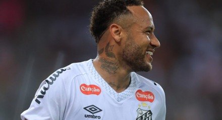 Segundo a informação do jornalista Leo Dias, a companheira do jogador do Santos teria questionado a influenciadora por conta do horário.